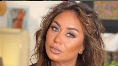 شرطة الموضة تفتح النار في وجه إنجي علي 