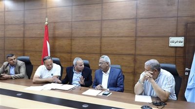 البحر الأحمر تناقش الموقف التنفيذي لمشروع كاميرات المراقبة لتأمين الحافلات السياحية 