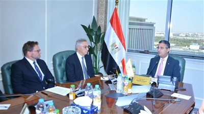 وزير التموين يؤكد أهمية التعاون مع القطاع الخاص لتنفيذ استراتيجية توطين صناعة الصوامع