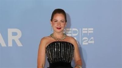 شرطة الموضة تبرز خطأ تفاصيل فستان ريا أبي راشد في مهرجان الجونة 