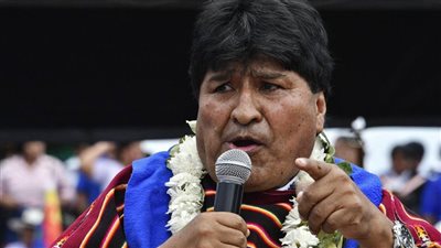 رئيس بوليفيا السابق يعلن نجاته من محاولة اغتيال بإطلاق نار على سيارته