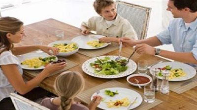 دراسة تكشف الفرق بين الرجل والمرأه في اختيار الأطعمة