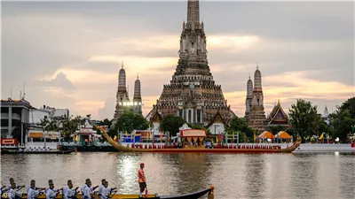 بانكوك تحتفل بعيد ميلاد الملك الـ 72 بمراسم ضخمة (تفاصيل)