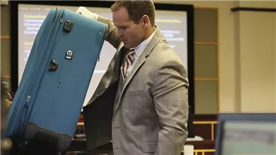 توجيه تهمة القتل لامرأة تركت زميلها يموت في حقيبة سفر