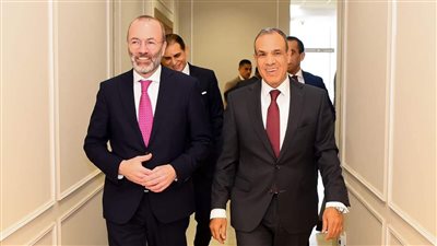 وزير الخارجية يستقبل رئيس مجموعة حزب الشعب بالبرلمان الأوروبي 