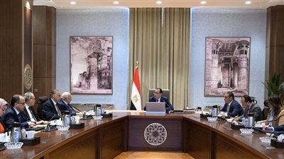 مدبولي يبدأ الجلسات التخصصية مع عددٍ من القامات الفكرية بمناقشة الملفات السياسية 