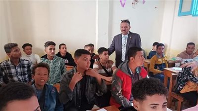 مدير تعليم نجع حمادي يتابع انعقاد امتحان شهر أكتوبر