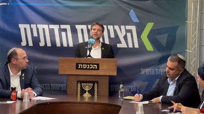 دموع في عيون وقحة.. سموتريتش يبكي على جنوده (فيديو)