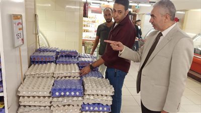 وكيل تموين الإسكندرية يفاجئ السلاسل التجارية للتأكد من الإلتزام بأسعار البيض الجديدة  