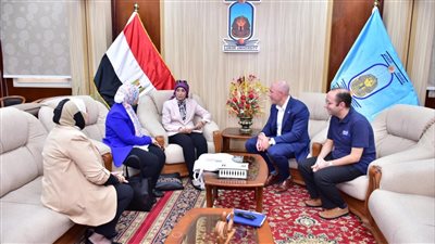 وفد المكتب الثقافي بالسفارة الأمريكية يعقد لقاء تعريفي بجامعة الأقصر 