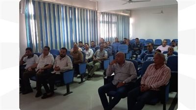 وزارة العمل تنظم ندوة 