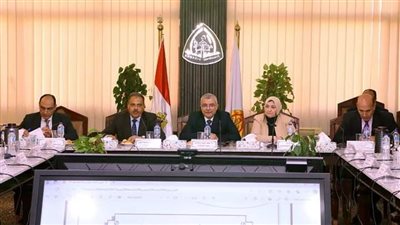 محافظ الشرقية لمجلس جامعة الزقازيق: أبناؤنا أمانة في أعناقكم