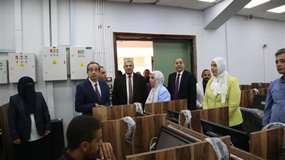 رئيس جامعة الفيوم يفتتح (الأسبقية الثانية) لمعامل الاختبارات الالكترونية 