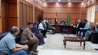 وكيل التعليم بالفيوم يشدد على انضباط العمل بالمخازن والمشتريات