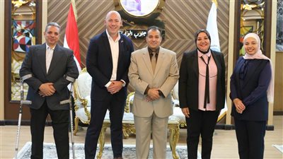 السفارة الأمريكية تُعرف أساتذة جامعة جنوب الوادي ببرامج التبادل الثقافي 