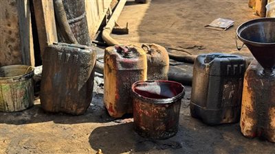 تموين الشرقية تضبط  32 طن زيوت سيارات مستعملة