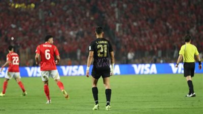 الأهلي والعين .. طوفان أحمر وتقدم مستحق بأقدام أبو علي في الشوط الأول