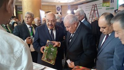 محافظ الوادي الجديد يشيد بدور اتحاد منتجي الحاصلات البستانية في خدمة صغار المزارعين