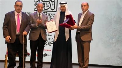  خطاط كسوة الكعبة المشرفة يتوج بالمركز الأول في ملتقى القاهرة الدولي للخط العربي