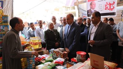 محافظ المنيا يفتتح معرض لبيع السلع واللحوم  ببني مزار