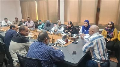 مياه قنا تكرم 35 من الموظفين المتميزين في اختبارات المسار الوظيفي