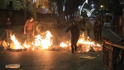 إصابة 4 فلسطينيين بالرصاص والعشرات بالاختناق خلال اقتحام إسرائيلي لبلدة بيت أمر
