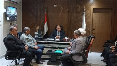 مدير تعليم قنا يتسلم مهام عمله ويجتمع بمديرى عموم الإدارات