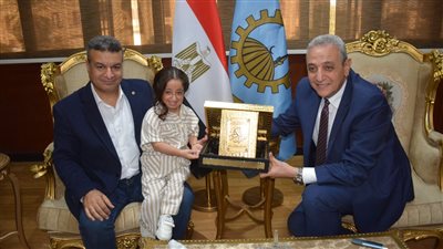 محافظ الغربية يُكرم الطالبة حبيبة صاحبة الموهبة والمهارة الفريدة في فن الرسم