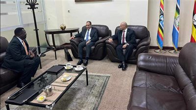 وزير الخارجية والهجرة يصل إلى أوغندا 