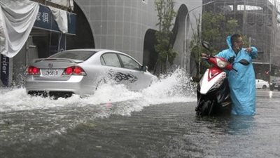 إعصار قوي يضرب تايوان ويتسبب بإصابة 27 شخصًا وفقدان سائحين