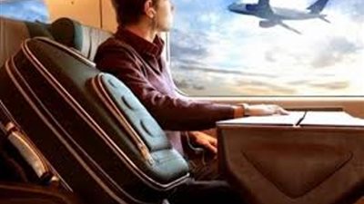 أسافر لعملي بالقطار.. فما حكم الصلاة أثناء تحركه؟