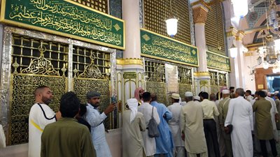 إعجاز القرآن: بروز قبر النبي وبقاؤه للأبد 