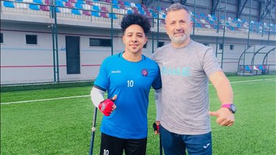 قائد منتخب كرة القدم للساق الواحدة ينضم لنادي طرابزون التركي