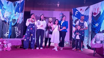 «نيللي فون».. عرض مسرحي يناقش مخاطر السوشيال ميديا علي الأطفال في بنها