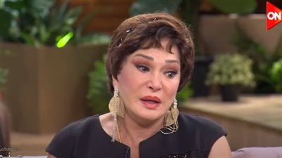 لبلبة تبكي على الهواء مع منى الشاذلي (فيديو)