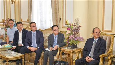 رئيس جامعة القاهرة يستقبل وفد جامعة نانجينغ للتربية الخاصة