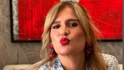 هنا شيحة تطل بالحرير والجمهور: انتي اتجوزتي ?!