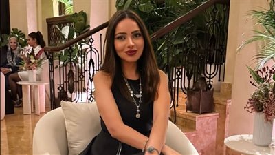 أسما إبراهيم بإطلالة ملكية في أبو ظبي