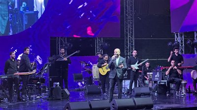 تامر عاشور يتألق في الكويت بحفل كامل العدد.. صور