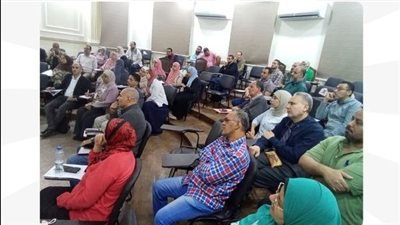 وزارة العمل تنظم ندوة 