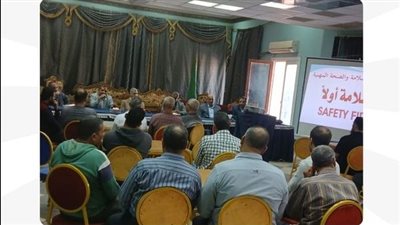 وزارة العمل تنظم ندوة 