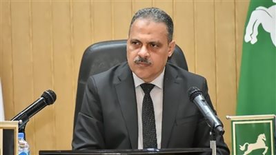 محافظ الشرقية يشيد بدور شركة مياه الشرب في تنفيذ المشروعات التنموية بالقري