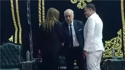 عزاء حسن يوسف.. أشرف زكي أول الحضور في مسجد عمر مكرم