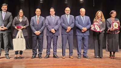 نائب التنسيقية رامي جلال يُسلم الملحقين الثقافيين جوائز مسابقتي 