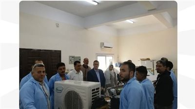 وزارة العمل تتابع برنامج تدريب مجاني لتأهيل الشباب بالجيزة