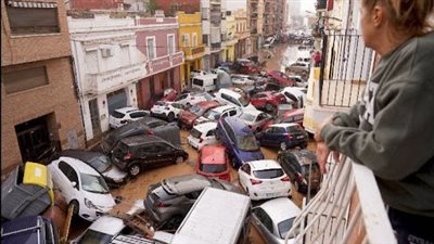 أسبانيا تنفذ أكبر عملية إنقاذ بـ 2500 جندي.. في أعنف سيول 