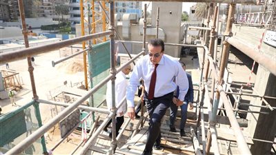 جولة تفقدية لوزير الصحة والسكان لمبنى الامتداد لمعهد ناصر