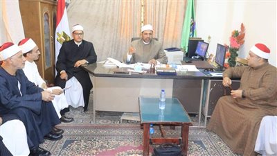 وكيل أوقاف الفيوم يناقش خطة العمل بالمساجد مع مديري الإدارات الفرعية