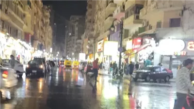 برق ورعد وأمطار غزيرة بشوارع الإسكندرية 