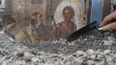 اكتشاف لوحات فنية بديعة في منزل بمدينة بومبي البائدة 